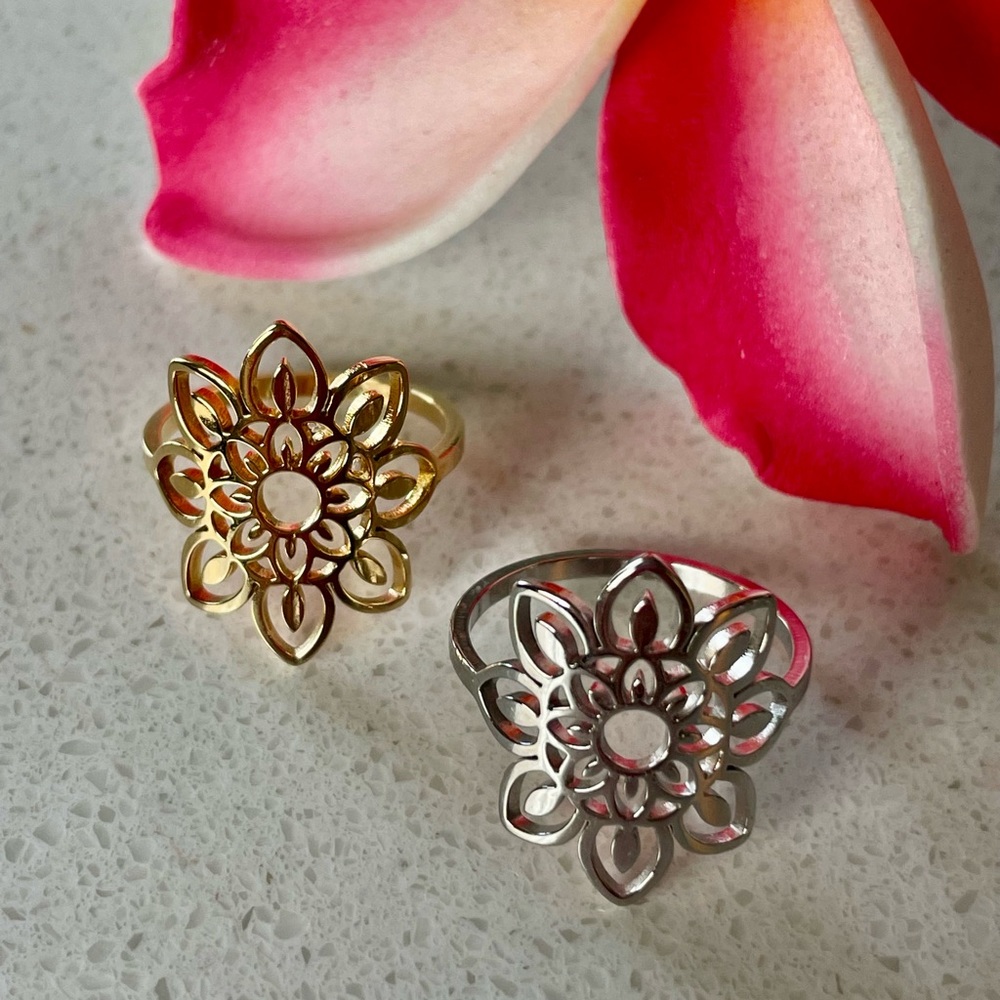 Stainless Stain Floral Ring